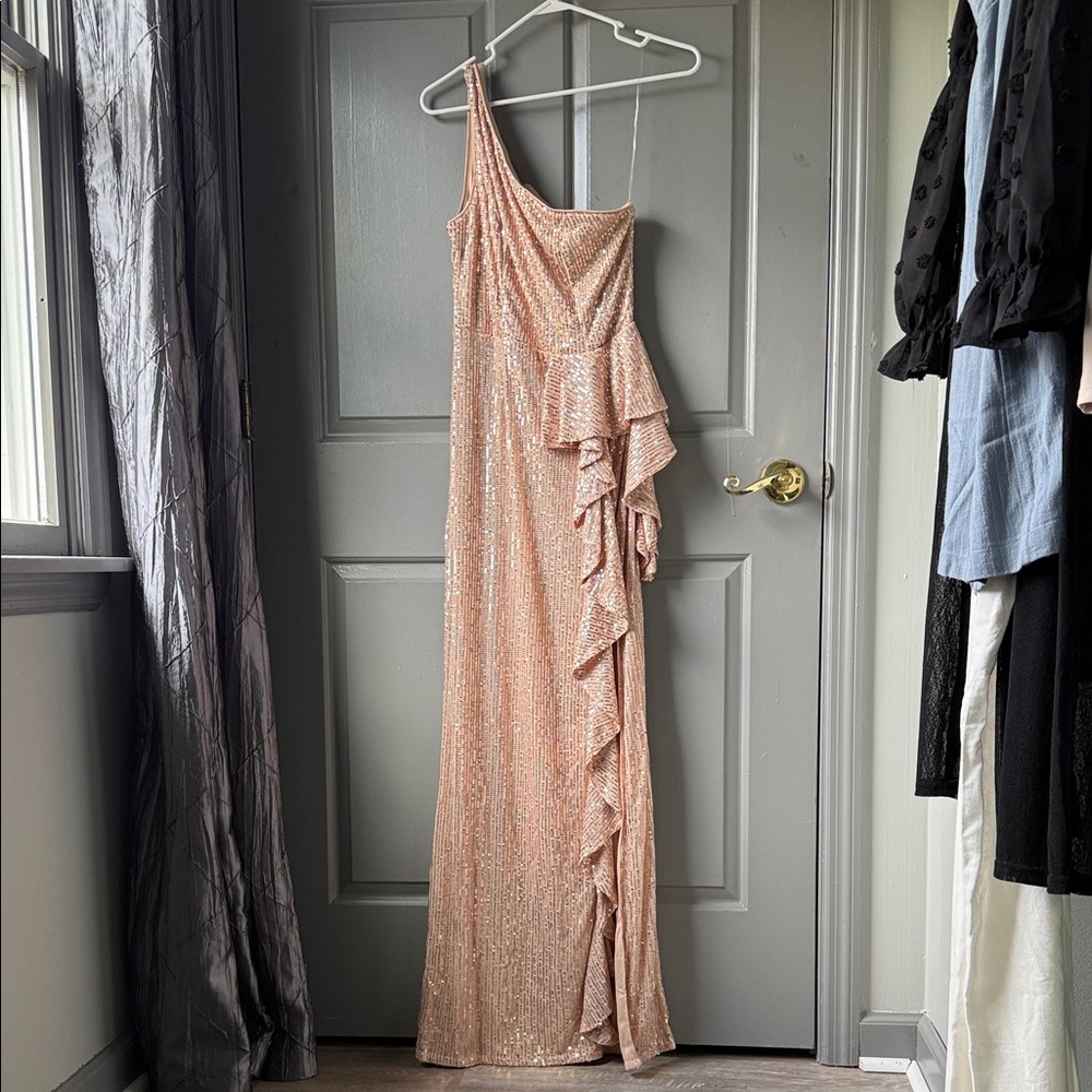 Glamorous One-Shoulder Sequin Dress in Rose Gold